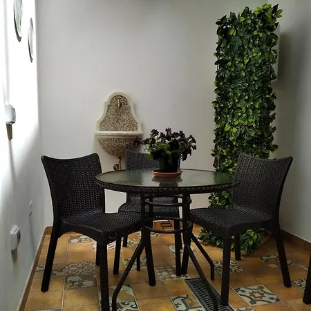 Rosehouse Apartment *