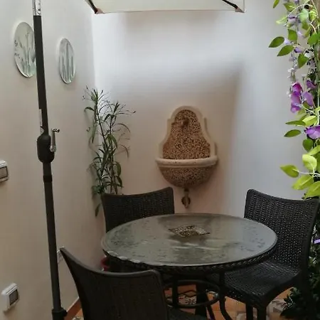 Rosehouse Apartment *